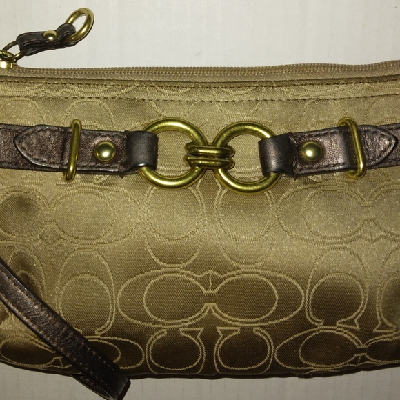 L@@K! Gorgeous/Rare COACH ~Mia Signature Outline Large Sateen Clutch Wristlet☆ - Picture 7 of 16